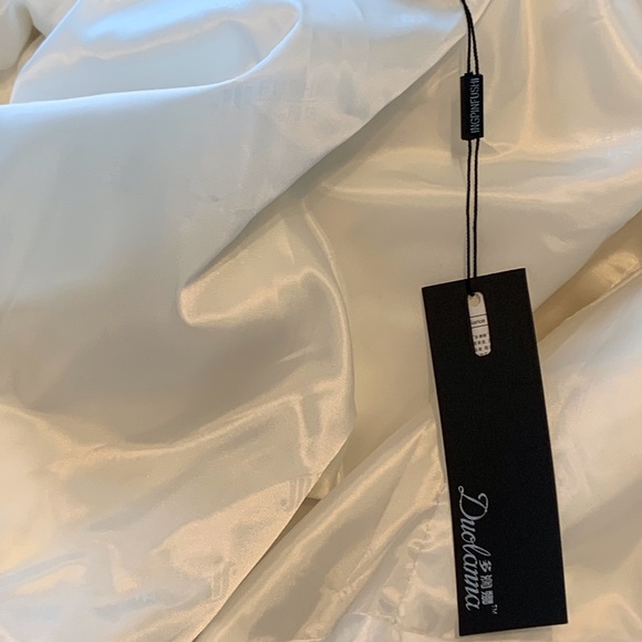 NWT women’s faux fur hooded Skating Coat. Offshore sizing, see details. - Picture 8 of 8